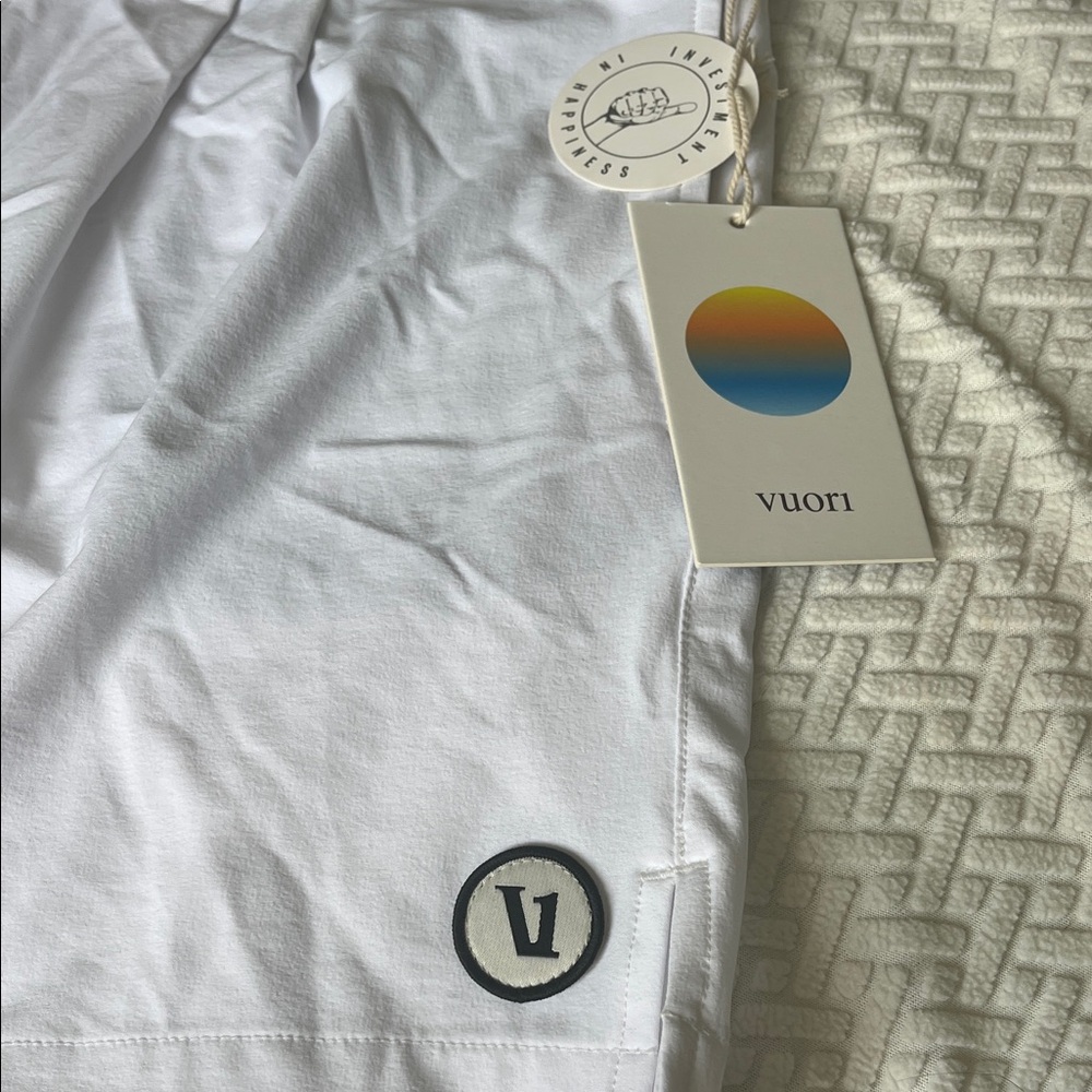Vuori White Solar Performance Athletic Shorts, new - Picture 4 of 7
